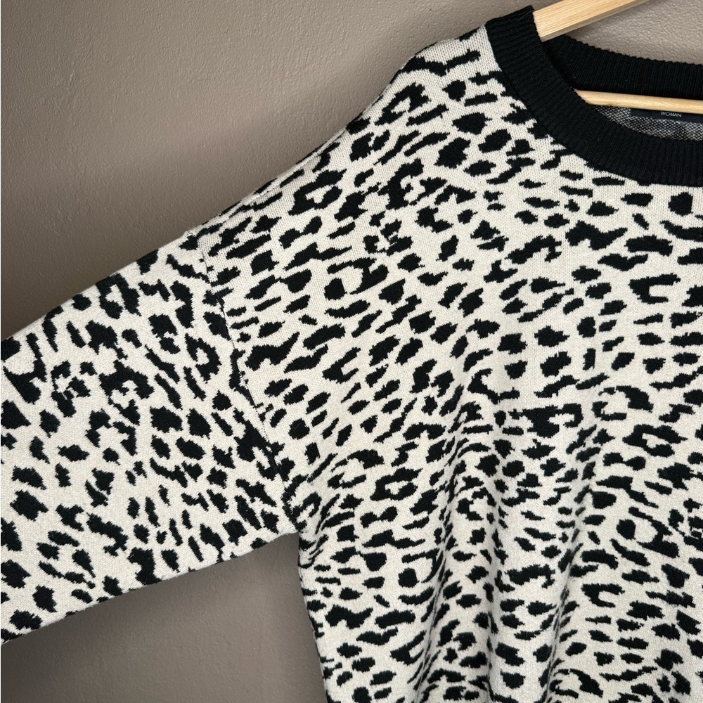 T Tahari Woman Cheetah Print Crew Neck Sweater Size 1X Baddie Cozy Eclectic Chic - Picture 6 of 16